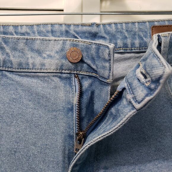 Asos Denim Cut-Off Jean Shorts Women's 32 Mid Rise Light Wash Raw Hem 4" Inseam - Picture 3 of 11